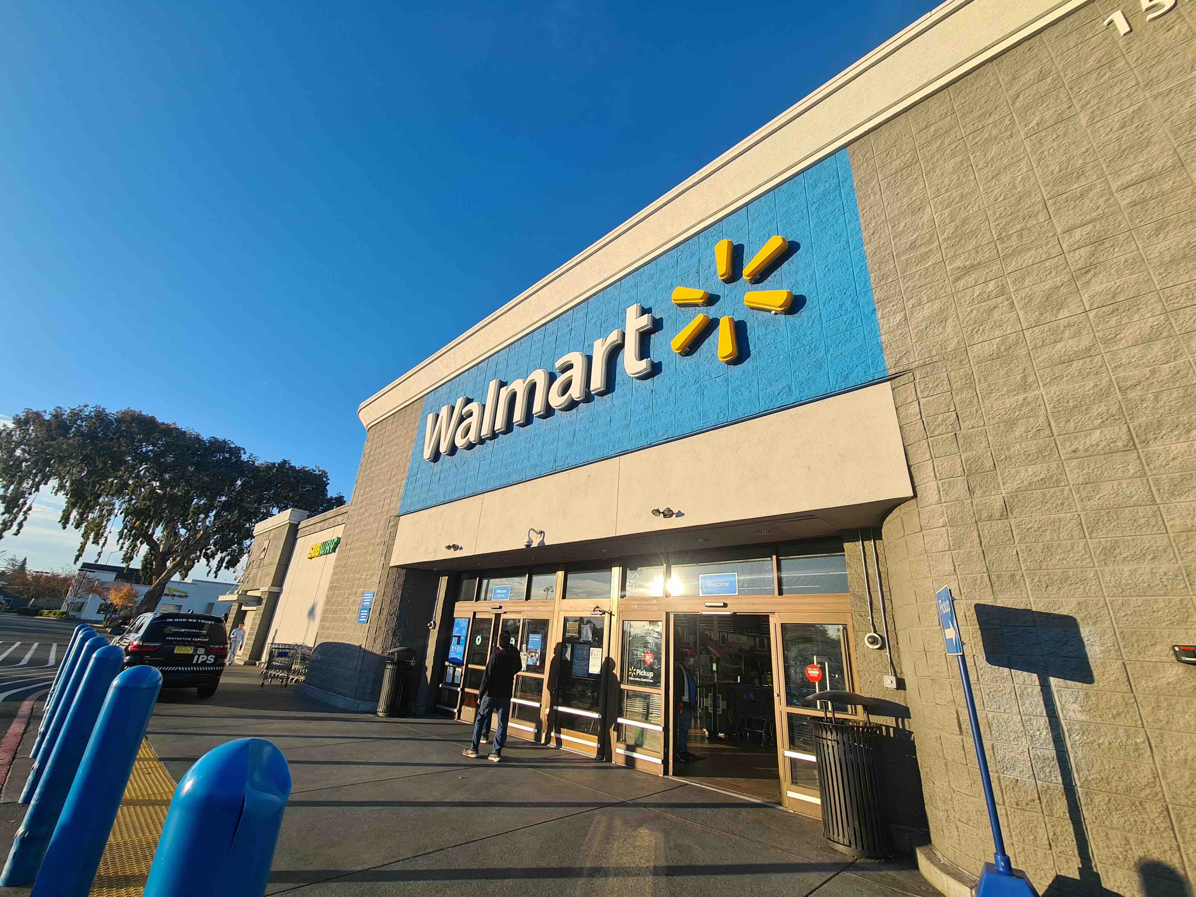 Walmart US store exterior